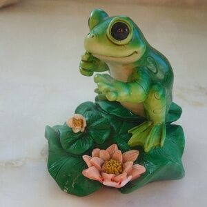 Cute Frog On a Lily Pad Whimsical Gardencore Trinket Novelty Figurine Home Decor